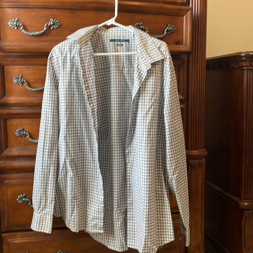 Black and gray non-iron Perry Ellis man’s extra large long sleeve button up